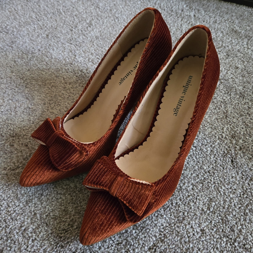 Unique Vintage Burnt Orange Heels with Bow